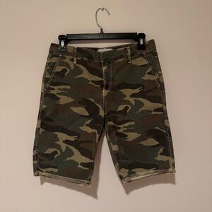 Sundry Bermuda Camo Shorts. On trend style that is no  longer sold. Size 25.